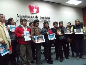 Estado Peruano realiza acto de disculpas públicas a familiares de Saúl Cantoral, Consuelo García y Anzualdo Castro.