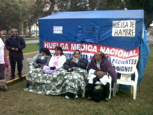 Perú Posible y Gana Perú exhortan a médicos a deponer la huelga